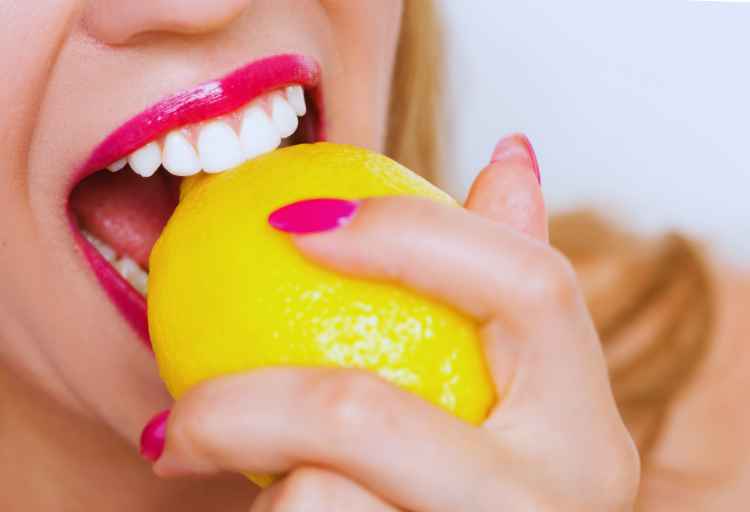 how to eat lemons without damaging teeth